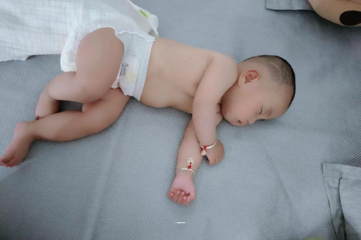 章丘宝宝积食发烧怎么处理